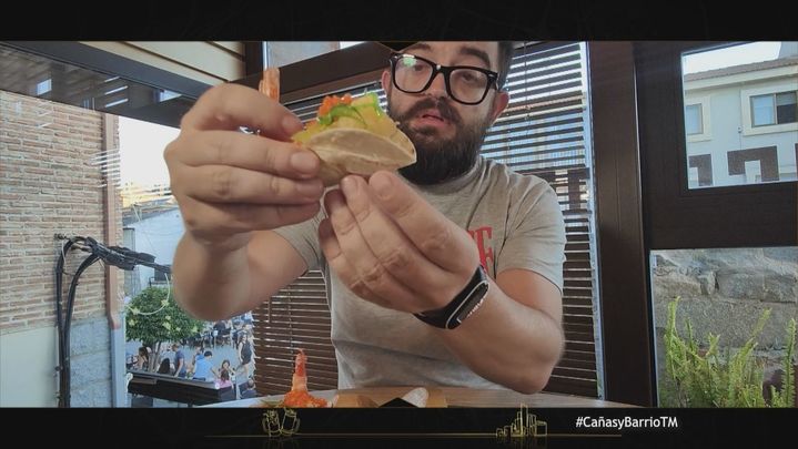 Cocituber probando unos tacos carabineros / TELEMADRID