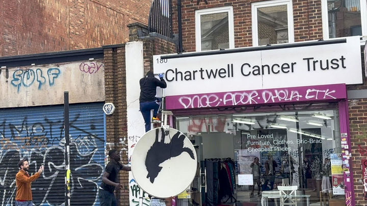 Banksy publica su cuarta creación "animal" en Londres y la roban a los pocos minutos / EFE