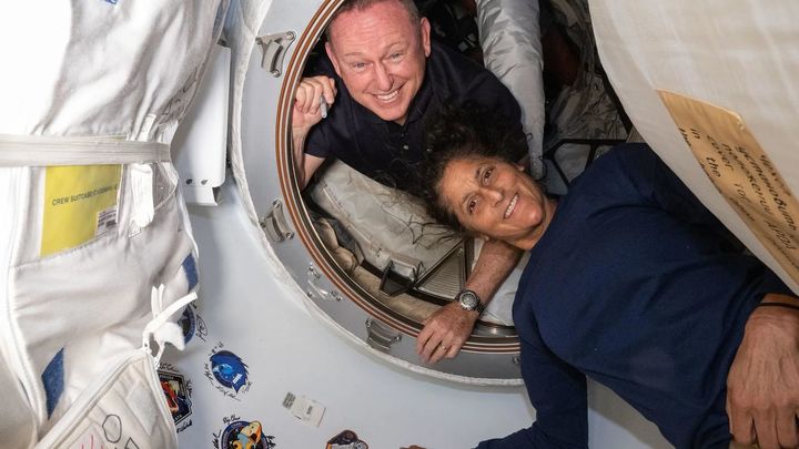 Los astronautas Barry Wilmore y Sunita Williams en la Estación Espacial Internacional / EFE