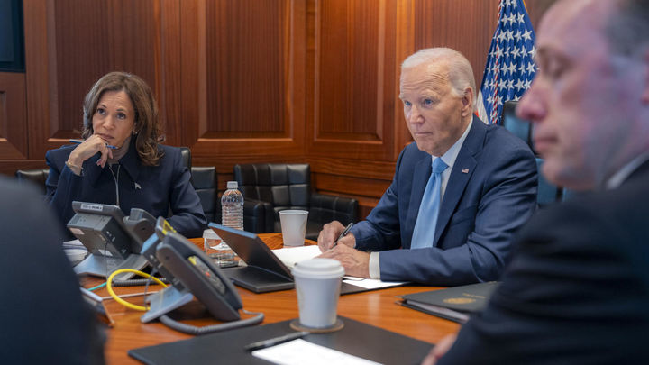 Joe Biden y Kamala Harris en el gabinete de crisis de la Casa Blanca tras el ataque de Irán a Israel / EFE / La Casa Blanca