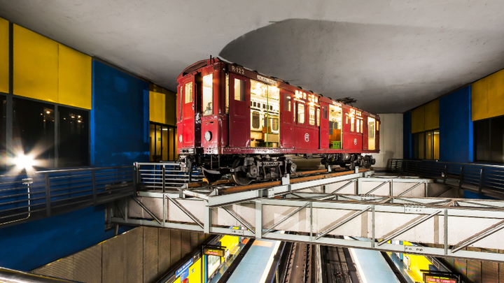 Coche histórico expuesto en la estación de Altos del Arenal / METRO DE MADRID