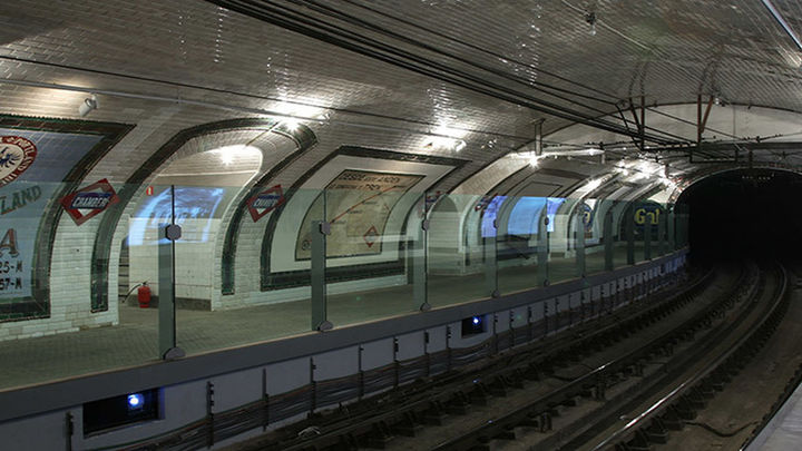 Andenes y vías de la estación-museo de Chamberí / METRO DE MADRID