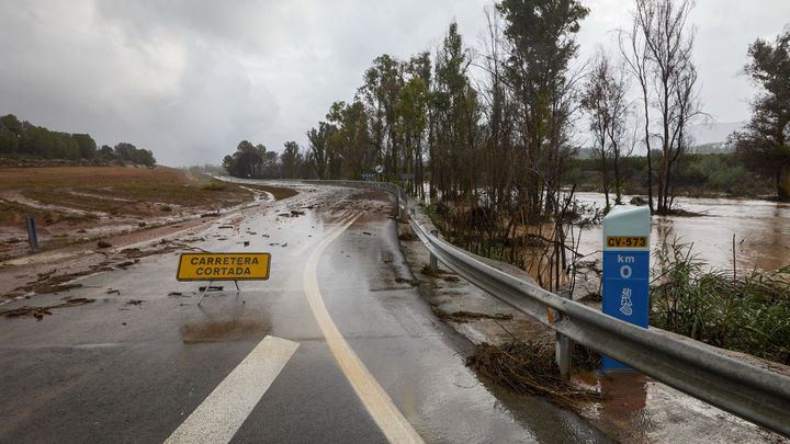 Carretera cortada en Valencia / EFE