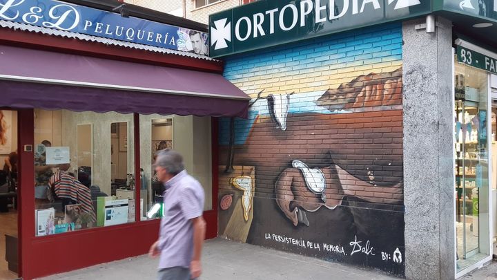 Reproducción de 'La persistencia de la memoria' de Dalí, en la calle Maqueda / P.O.