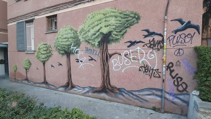 Otra de las obras vandalizadas en la calle de Maqueda, en Aluche / P.O.