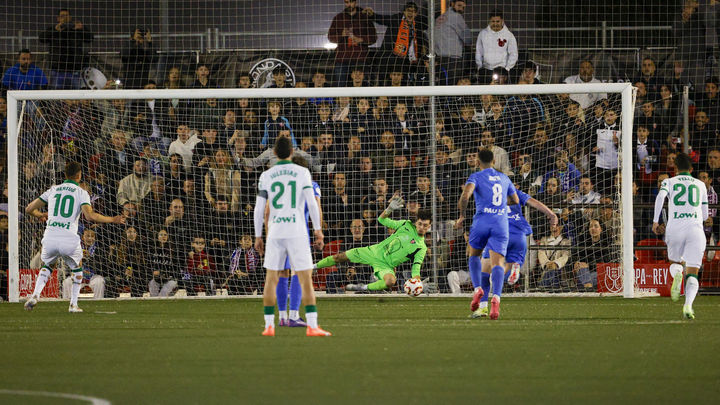 Penalti parado por Adrián / EFE