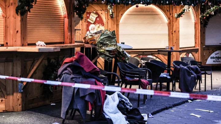 Imagen del cordón policial tras el atropello masivo / EFE