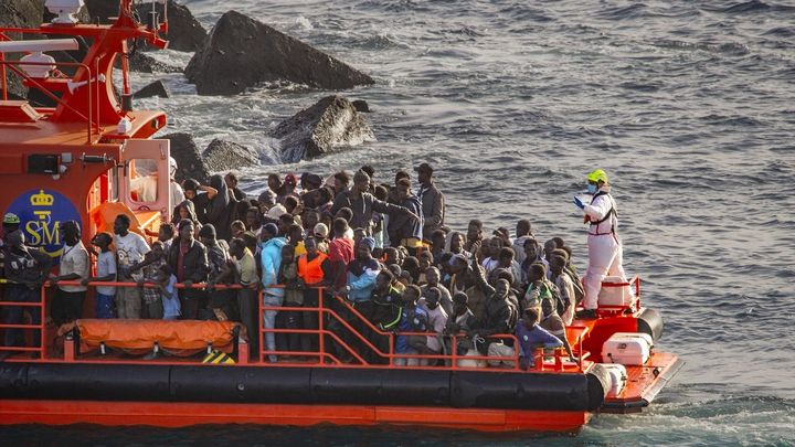 Lancha de salvamento marítimo llega al puerto de restinga / EUROPA PRESS