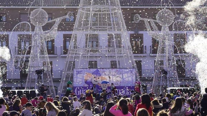 Torrrejón de Ardoz celebra el cambio de año de manera anticipada con las 'Guachicampanadas' / EUROPA PRESS