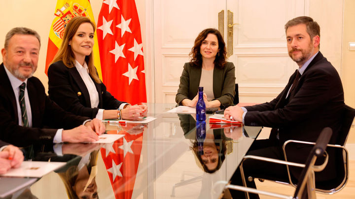 Díaz Ayuso con los representantes de Vox / @ComunidadMadrid