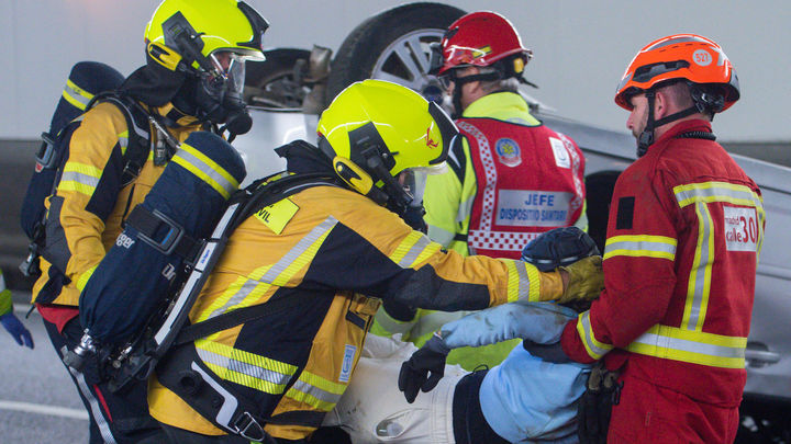 Efectivos de Emergencias realizan un simulacro de accidente en los túneles de la M-30 / EUROPA PRESS