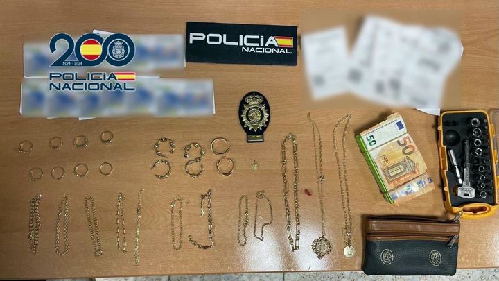 Botín incautado por la Policía Nacional a dos hombres que intentaron estafar a una mujer mayor en el distrito de Salamanca / Policía Nacional