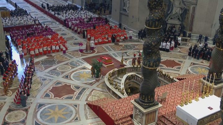 El féretro del papa Francisco en la Basílica de San Pedro / Europa Press