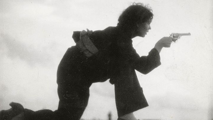 Entrenamiento de una miliciana republicana en Barcelona / ARCHIVO