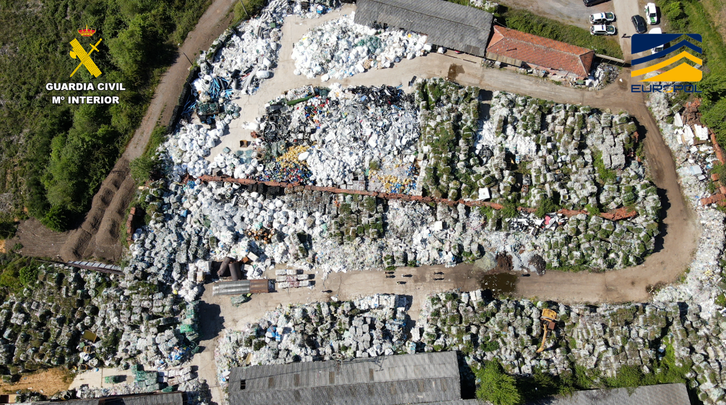 Vista aérea del vertedero detectado por la Guardia Civil / GUARDIA CIVIL