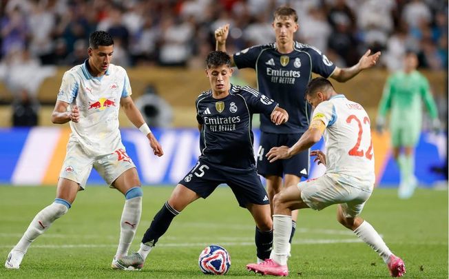 Guler ante el Salzburgo / REAL MADRID