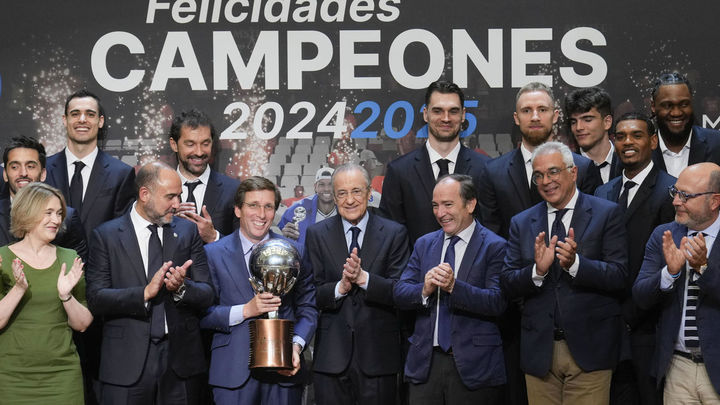 El Real Madrid visita el ayuntamiento / EFE