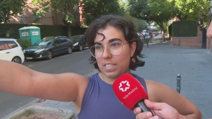 Lucía, vecina de la calle Puerto de Pajares en Puente de Vallecas / TELEMADRID