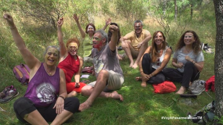 Personas participan en un baño de bosque / TELEMADRID