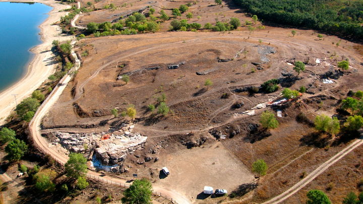 Vista aérea del yacimiento / EQUIPO DE INVESTIGACIÓN DE PINILLA DEL VALLE (EIPV) / COMUNIDAD DE MADRID
