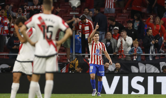 Julián Alvarez ante el Rayo Vallecano / EFE