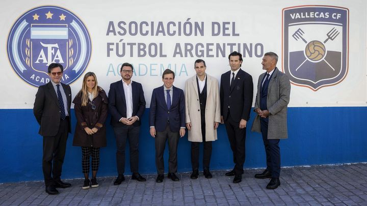 El alcalde de Madrid, José Luis Martínez-Almeida ha inaugurado los nuevos equipamientos deportivos de esta instalación / AYUNTAMIENTO DE MADRID