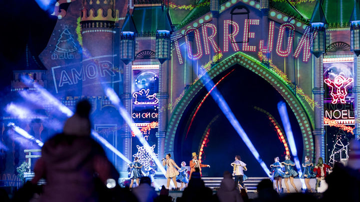 Actuación durante la inauguración del parque Mágicas Navidades. / EuropaPress