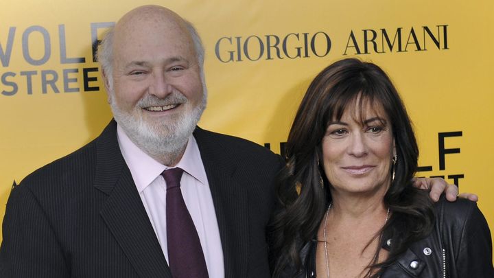 Fotografía de archivo del director estadounidense Rob Reiner  y su esposa Michele Singer / EFE