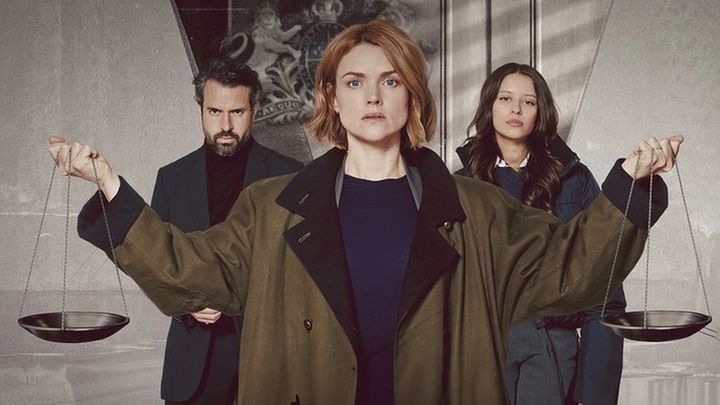 La jueza Lewis / Enseriados