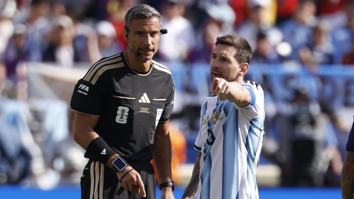 Vincic y Messi / EFE