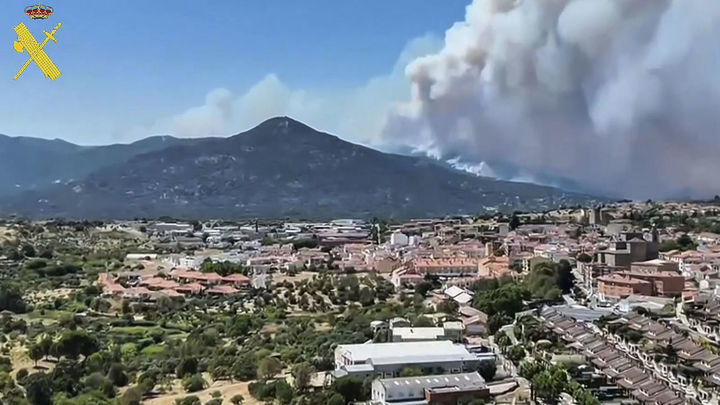 Vista del incendio desde El Escorial / EFE