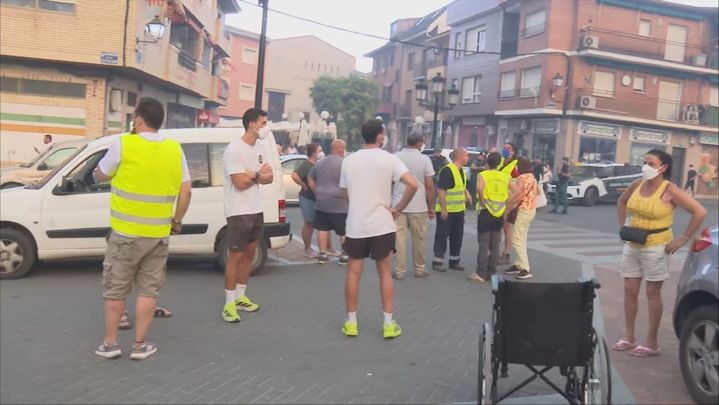 Desalojados por el incendio en al sierra oeste / TELEMADRID